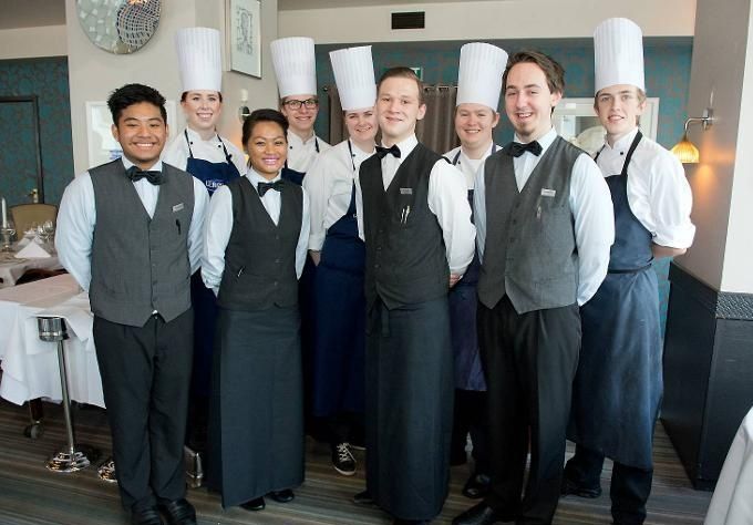 Restaurant Lucullus, Scandic Neptun, er medlem av Chaîne des Rôtisseurs. Deres lærlinger holder svært høy standard og presterer alltid meget bra i konkurranse.